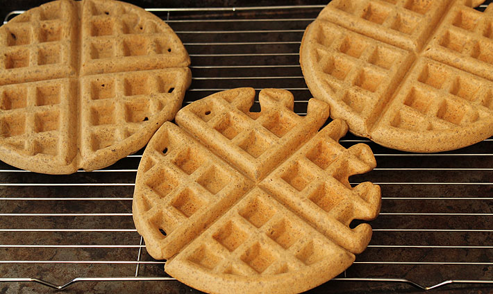How to keep homemade waffles crisp