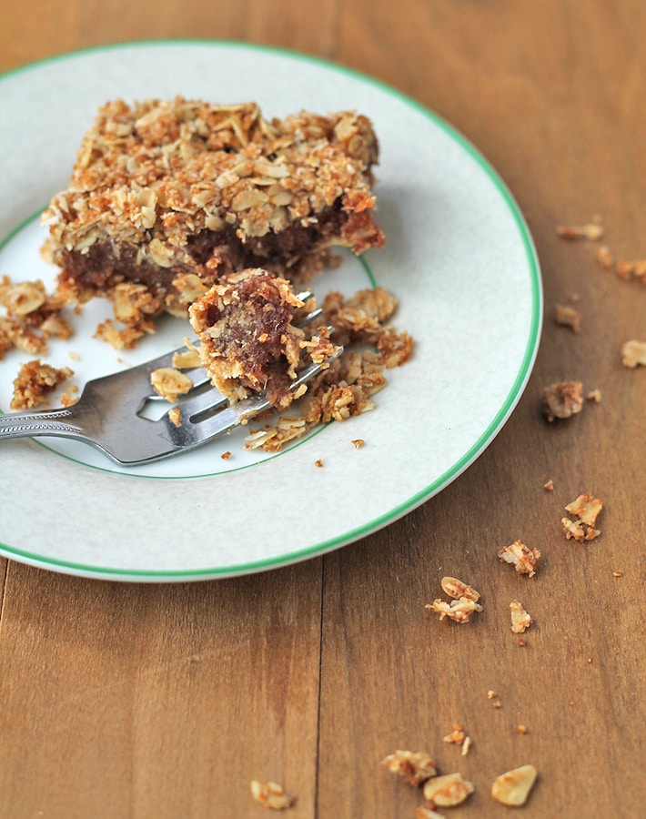 Add a little twist to traditional date squares with these Date Coconut Squares! Not only do they contain coconut, they're also vegan and gluten free!