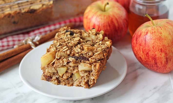 Vegan Baked Oatmeal with Apples and Spices