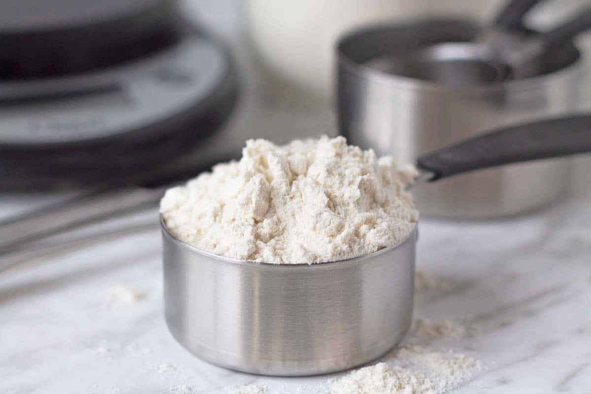 https://delightfuladventures.com/wp-content/uploads/2020/10/how-to-measure-flour-correctly-step-by-step-by-step.jpg