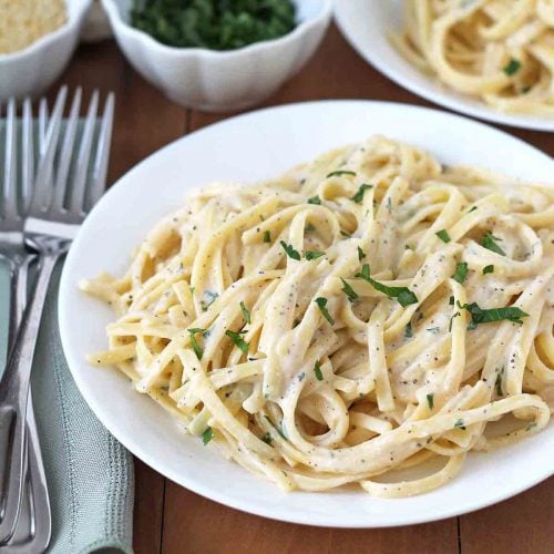 Creamy Vegan Garlic Pasta (Quick and Easy!) - Delightful Adventures