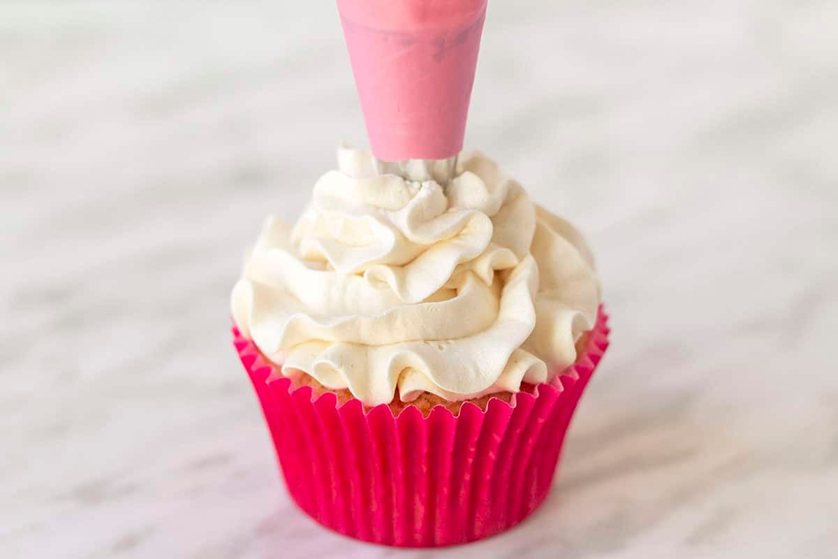 easy-vegan-buttercream-frosting-delightful-adventures