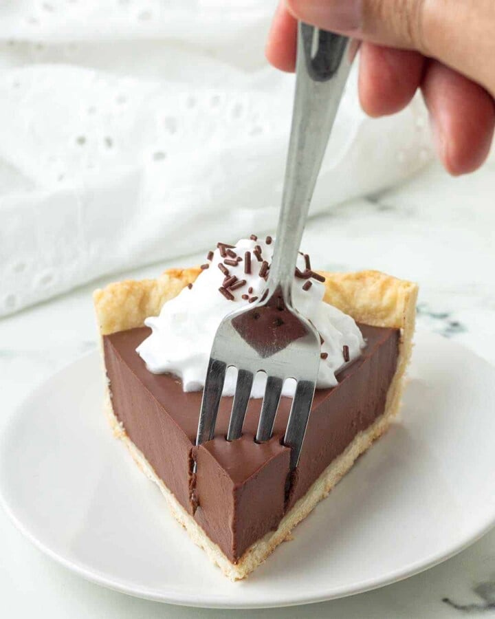 Vegan Chocolate Pie (No Tofu, No Nuts) - Delightful Adventures