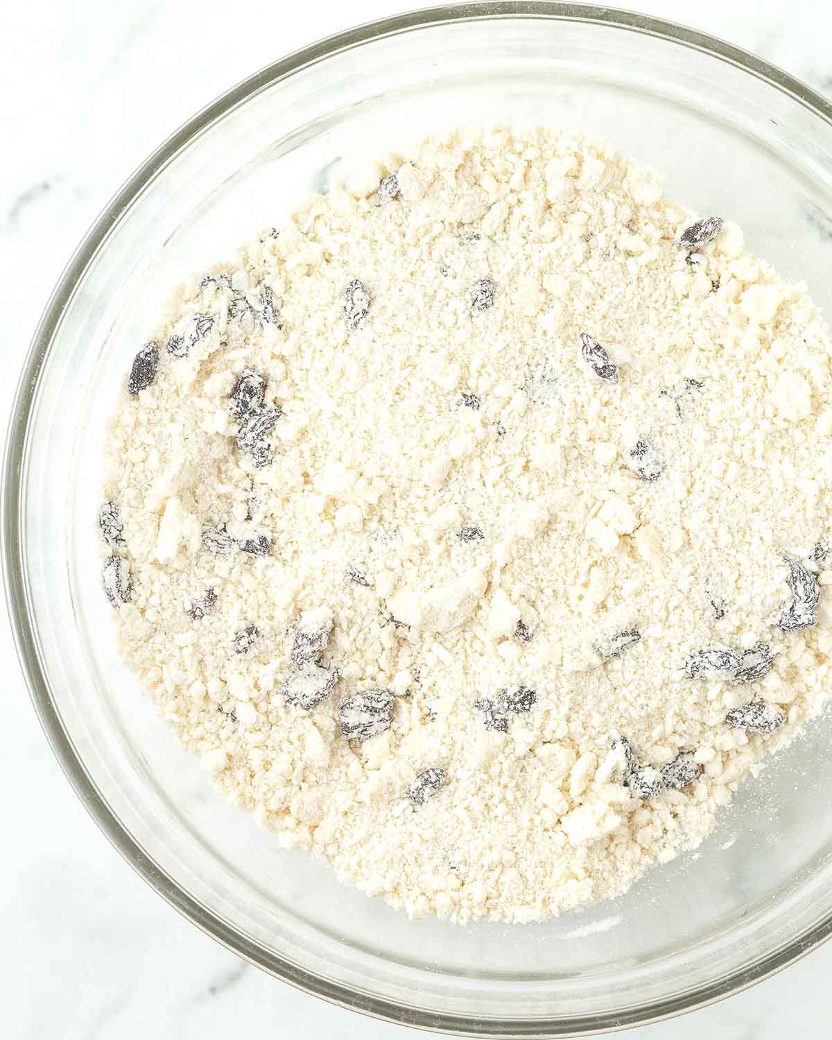 The dry ingredients for vegan scones in a glass bowl.